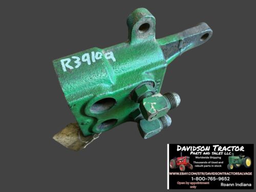 John Deere RH Breakaway Coupler R39109