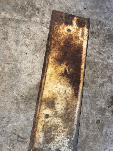 IH Farmall 706 RH hood side cover panel