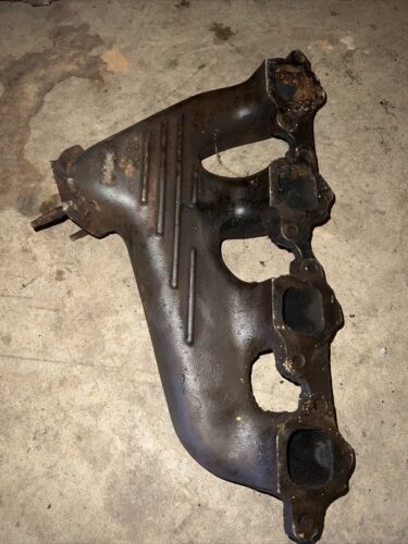 Chevrolet medium duty truck and school bus right hand exhaust manifold 3964244