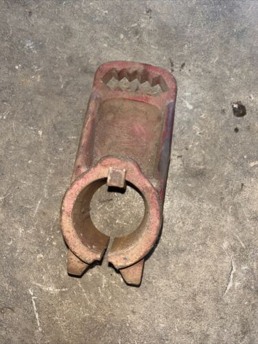 International Harvester Clamp 451482-R2