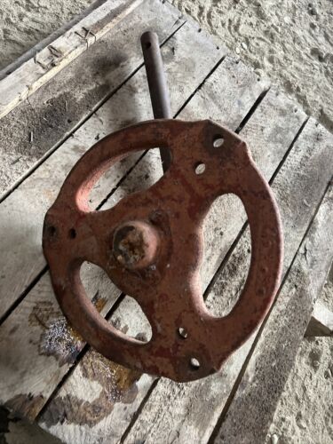 Farmall Super A SA tractor IH front steering spindle hub & cap