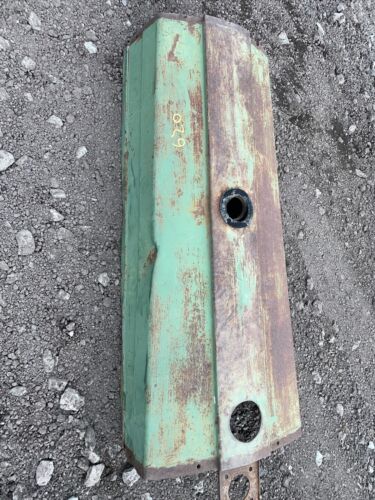 John Deere 620 Standard Hood Antique Tractor