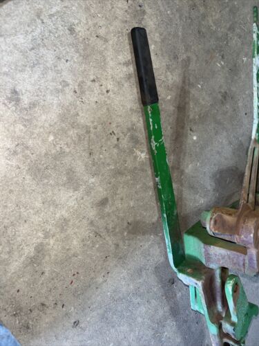 R27586R John Deere 3010 Handles w/Guide