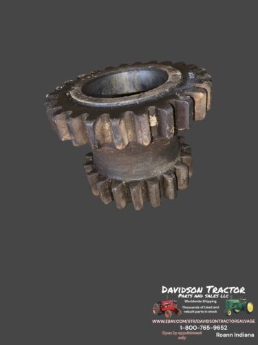 USED JOHN DEERE UNSTYLED A TRACTOR 19 & 25 TOOTH COUNTERSHAFT IDLER GEAR A1578R