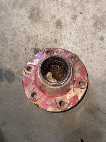 Farmall International Harvester 240 340 330 404 444 Front Axel Hub