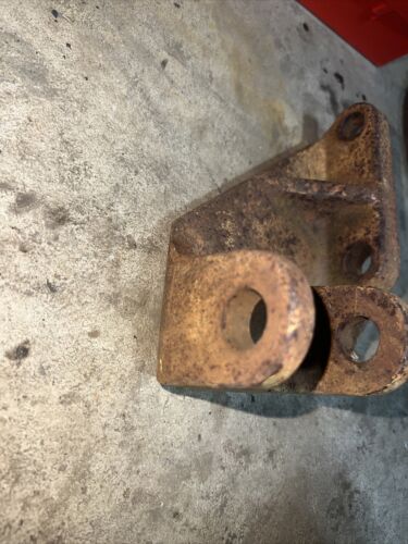 International Bracket-cylinder Mount 379744R1