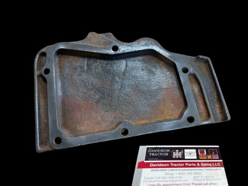 JOHN DEERE LATE B. CRANKCASE COVER B2661R. Antique Tractor