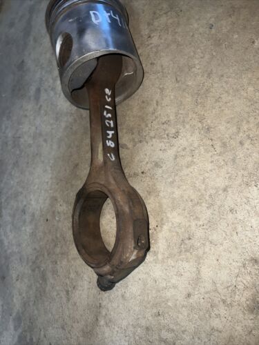INTERNATIONAL DT414,DT436,DT466 USED TRACTOR PISTON W/CONNECTING ROD 688922C1