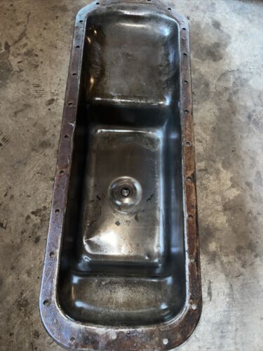 International Farmall 806 IH tractor ORIGNAL 301 gas motor oil pan w/ drain plug