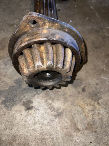 Farmall 300 Main Transmission Pinion Shaft 15T 362569R1 IHC Farmall