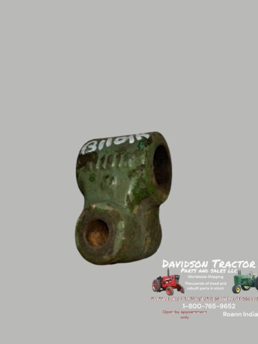 USED B JOHN DEERE TRACTOR STEERING SHAFT SUPPORT HOUSNG B1101R