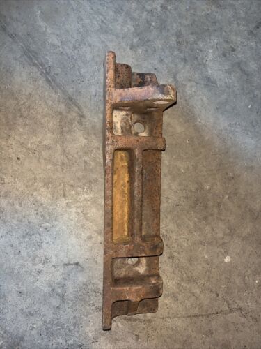 SUPPORT LATERAL LIMITER IH Farmall 706 383591-R1 Antique Tractor RIGHT