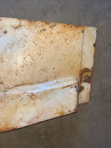 International Farmall 826 Left radiator Side panel