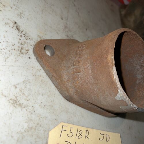 John Deere unstyled US G lower water casting outlet F518R