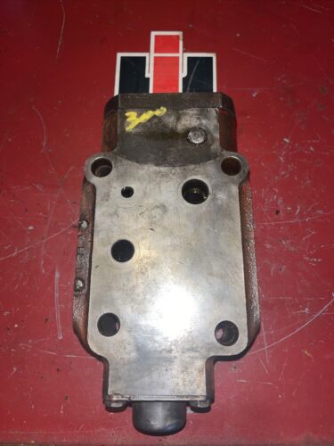 Farmall 300, 350, 400 450 Hydraulic valve Antique Tractor 360587-R1