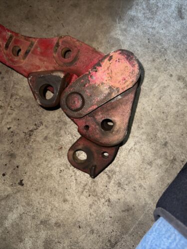 523689-R2 350 Farmall Tractor Fast Hitch Rockshaft Bracket