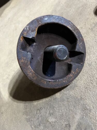 IHC Mccormick W9 WD9 Hub/Axel lock w/Bolt