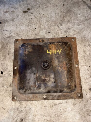 IH 444 B414 rear end cover plate 751127R1