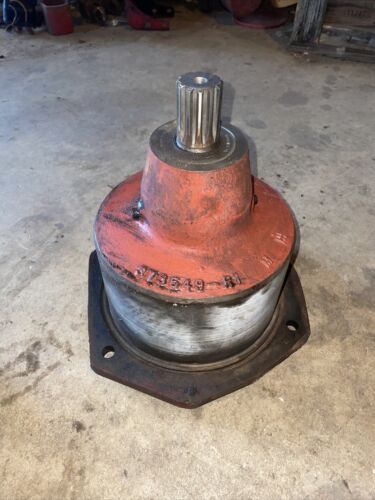 IH Farmall 560 PTO Carrier housing W/Shaft 373549-R1