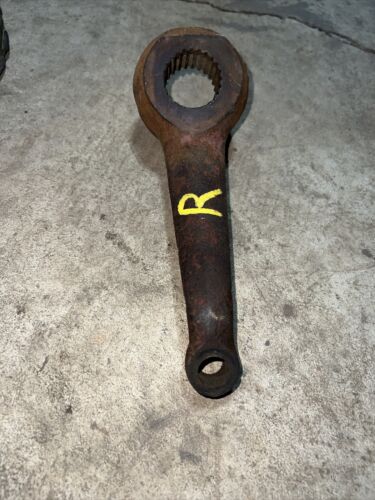 IH FARMALL 300 UTILITY, 350 UTILITY RIGHT FRONT SPINDLE ARM  (1451)
