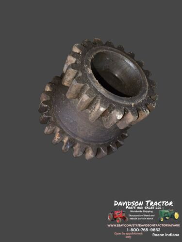 USED JOHN DEERE UNSTYLED A TRACTOR 19 & 25 TOOTH COUNTERSHAFT IDLER GEAR A1578R