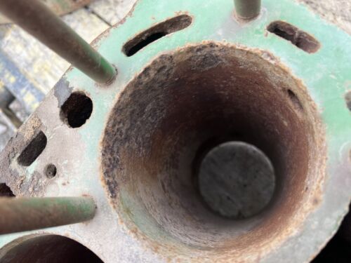 USED JOHN DEERE B TRACTOR CYLINDER BLOCK  B1783R