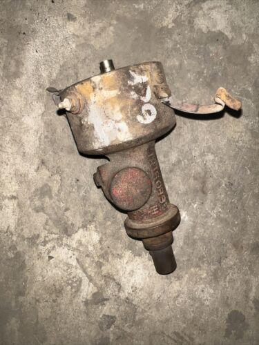 International 560 460 Utility Distributor 368051R1  Antique Tractor For Parts
