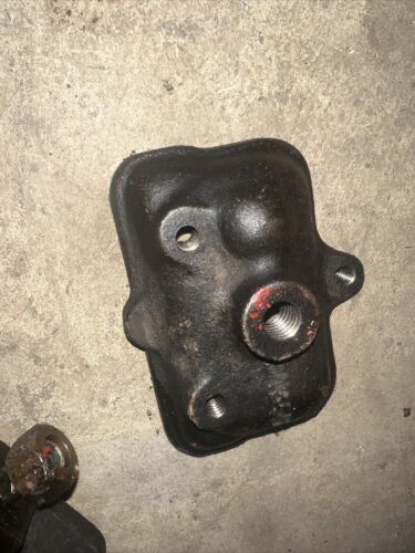 B435R Oil Filter Head John Deere Unstyled B Serial #1000-40781 and BR BO Tractor