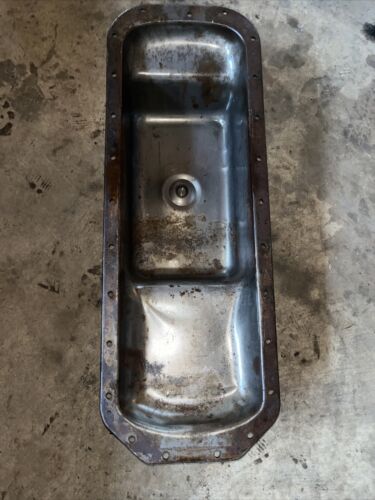 International Farmall 806 IH tractor ORIGNAL 301 gas motor oil pan w/ drain plug