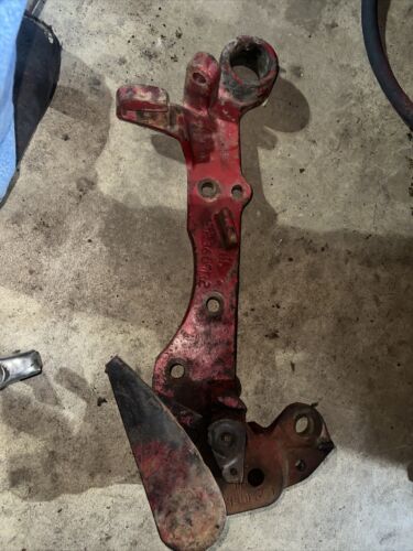 523689-R2 350 Farmall Tractor Fast Hitch Rockshaft Bracket