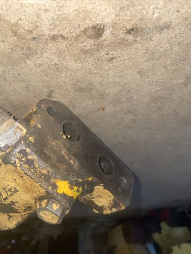International Farmall 404 Hydraulic Filter housing
