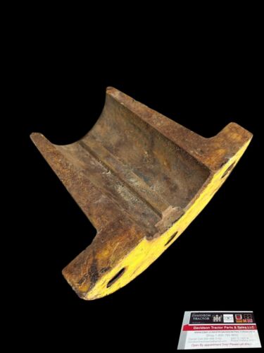 JOHN DEERE 60 620 70 720 730 3010 4010 REAR WHEEL SLEEVE WEDGE R32224R A4386R