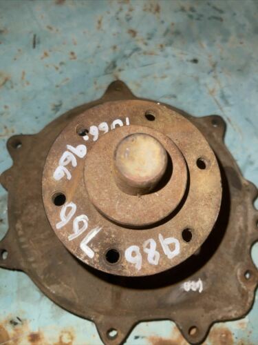 International 1066 886 986 966 766 100 86  tractor water pump assembly 675806C1