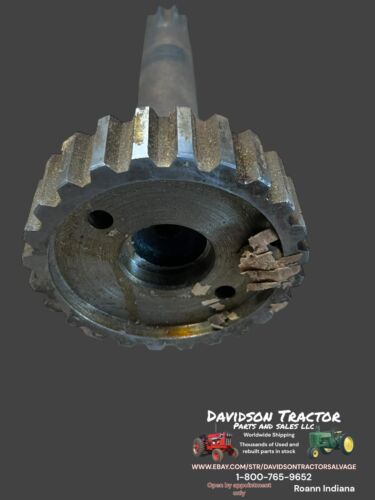 Genuine John Deere T15040T New Old Stock Shaft W/Gear