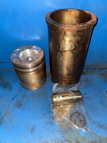NEW 1066 1086 Piston Sleeve Cylinder Kit 684251C2G
