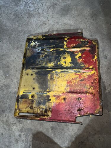 International Farmall 140 Floor Playform Antique Tractor