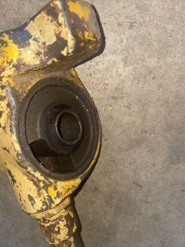 International Farmall 404 Hydraulic Filter housing