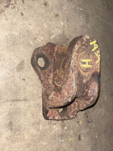 Farmall IH EARLY M 1939 main swing draw bar drawbar mount anchor bracket & pin