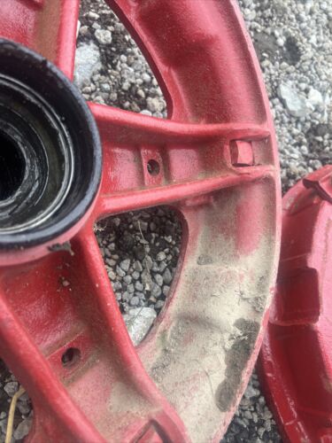 IHC W-400 International Tractor Front Hub 363229-R1