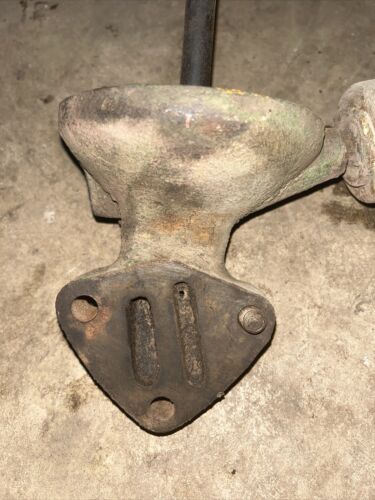 M59T GOOD USED JOHN DEERE M 40 320 330 420 430 ENGINE OIL FILTER HOUSING BASE