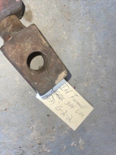 International Farmall IH 1066 tractor 3pt hitch adjustable lift arm IHC