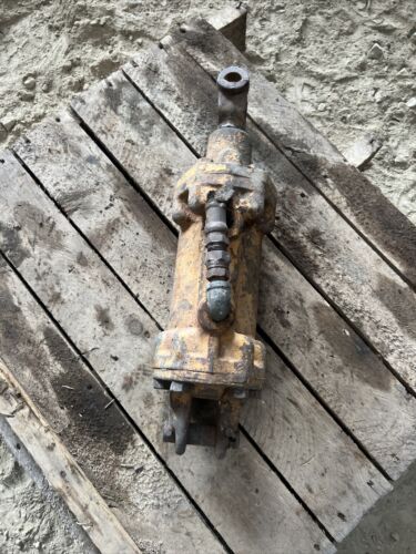 B.F. Avery Tractor AL Hydraulic Cylinder 11'', Part #10A79 Will Need Work