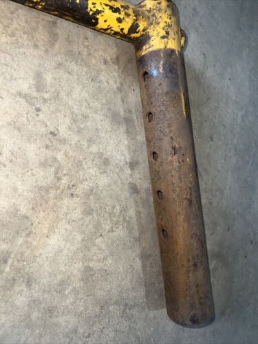 IHC Farmall Cub, Cub Low Boy Front Axel Knee Antique Tractor