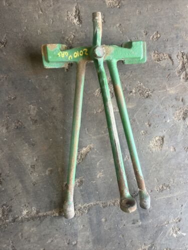 John Deere 2010 Utility Front Support Bracket T13065T