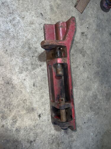 International Farmall 656 666 544 2544 IH Tractor drawbar sway bracket 385740R1