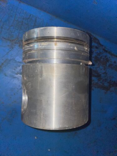 NEW 1066 1086 Piston 684251C2G