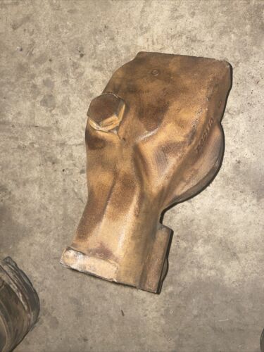 Oil Filter Housing Body AR76582 John Deere Tractor R62110 R50382 R54561 R59483