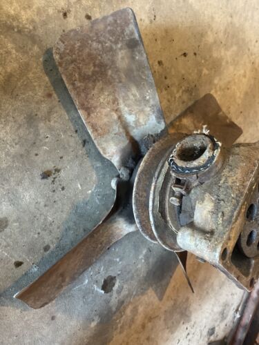 Farmall W6 Tractor IH water pump assembly with fan & pulley