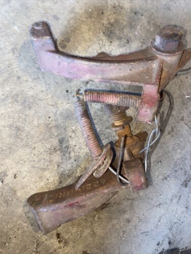 IH 622142R1 SIDE DRESSER / PLANTER KICK OUT ROD w/DRIVE PAWL FARMALL SC 200 230
