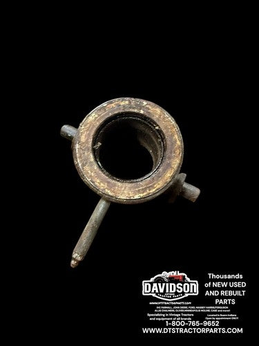 IH FARMALL 300, 350 460 CLUTCH Throw Out  BEARING CARRIER 360501 R1
